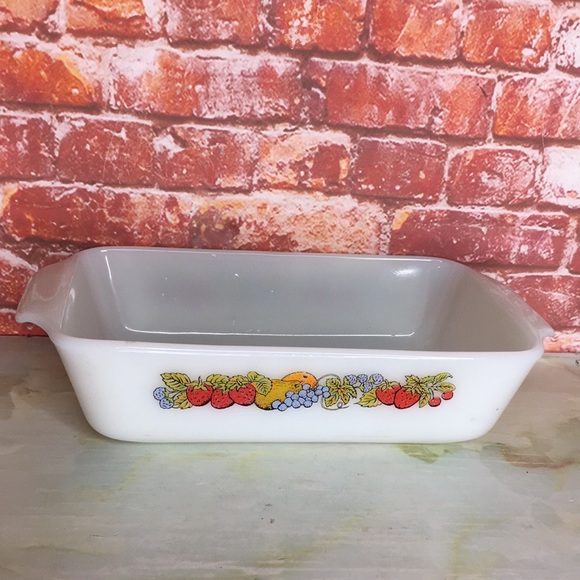 Vintage White Fruit Design Anchor Hocking Fire King 441 Casserole Dish - Picture 1 of 6